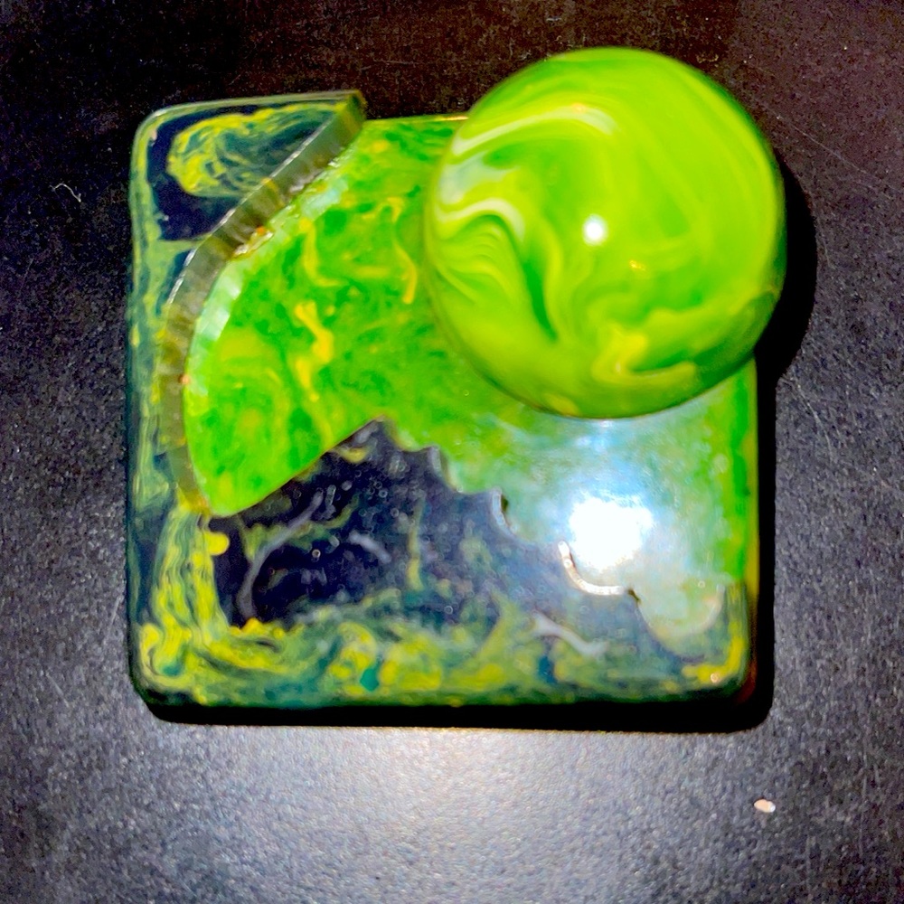BAKELITE great big pin!